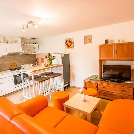 Malovany Dvorecek Dolní Dunajovice Exteriör bild