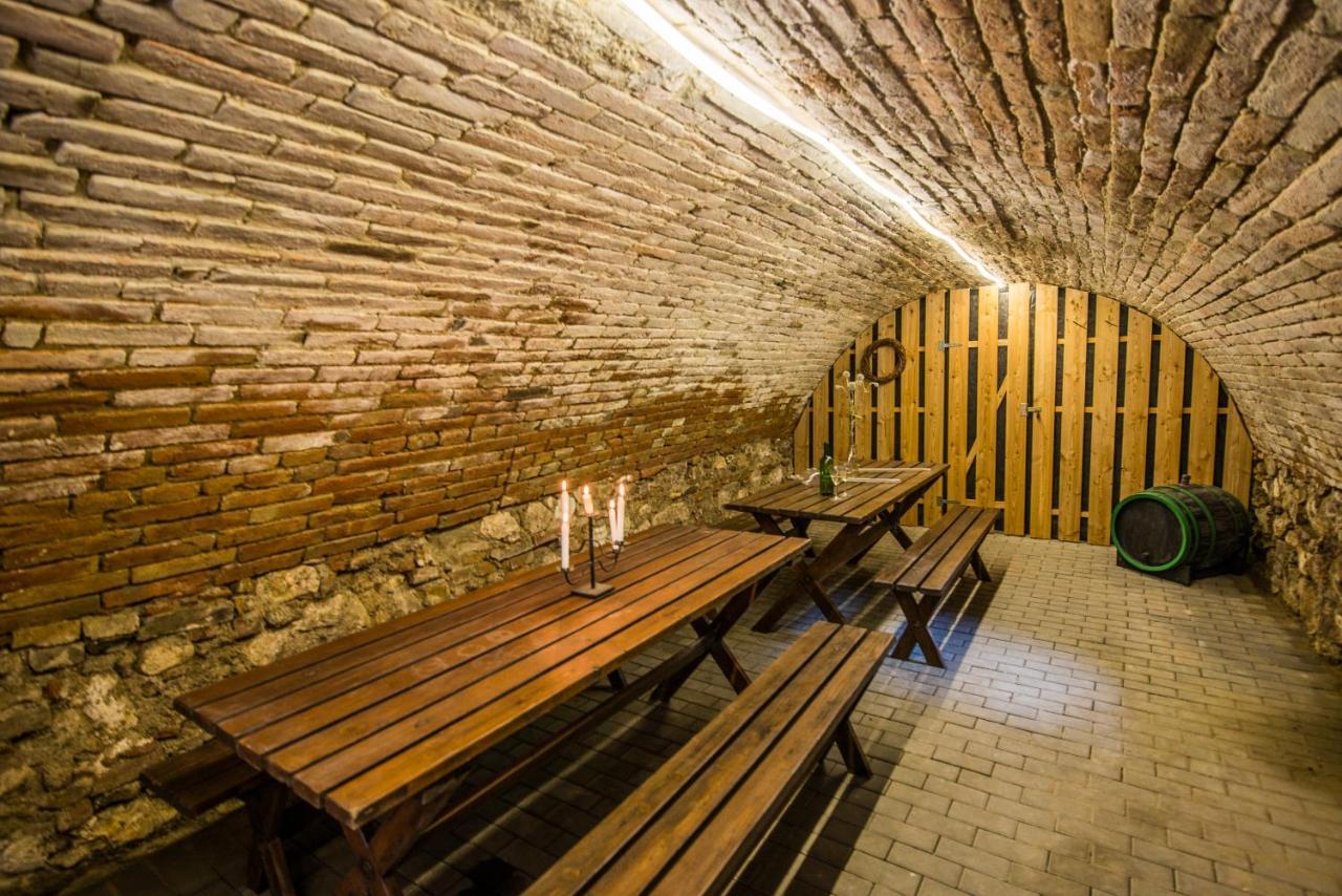 Malovany Dvorecek Dolní Dunajovice Exteriör bild