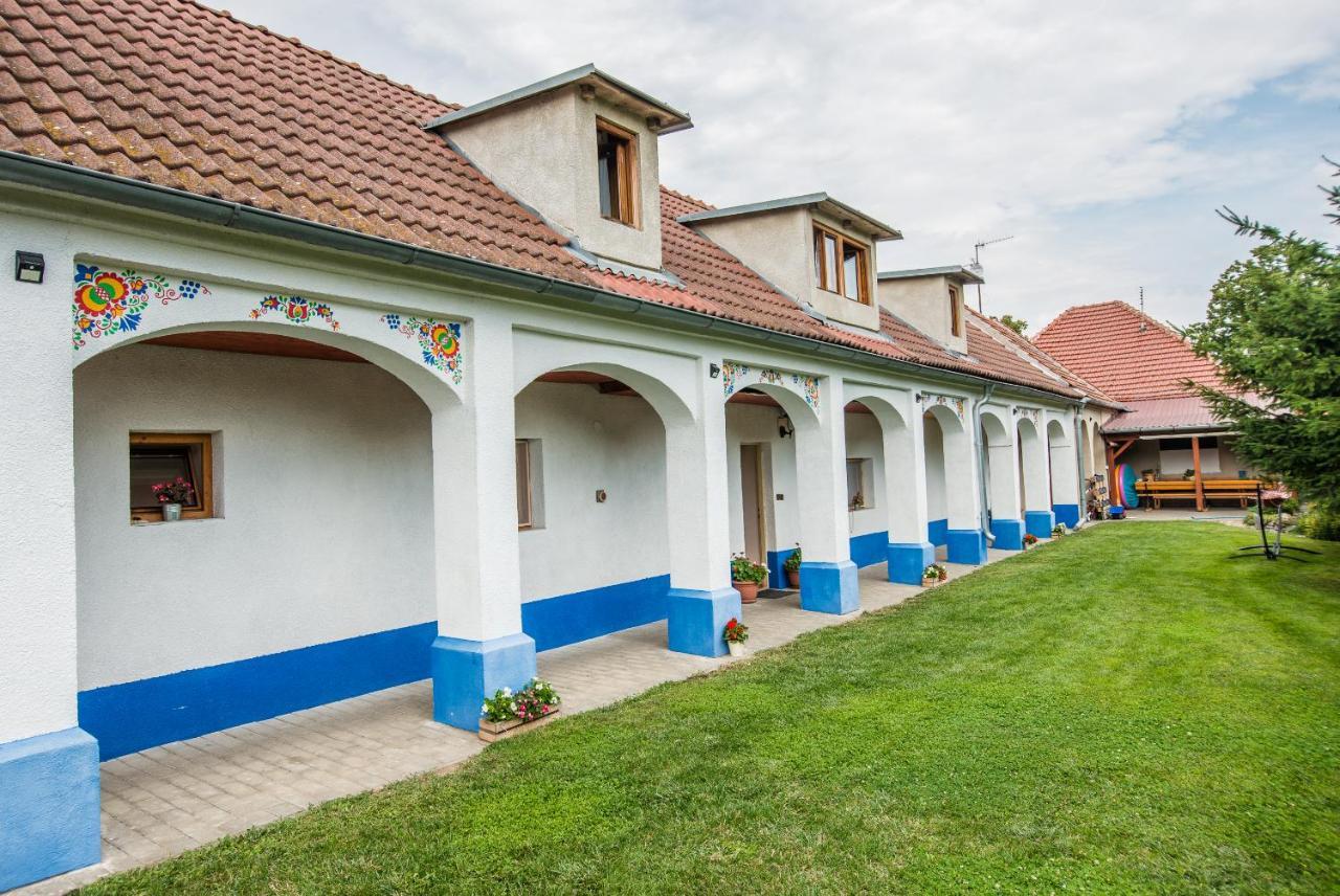 Malovany Dvorecek Dolní Dunajovice Exteriör bild