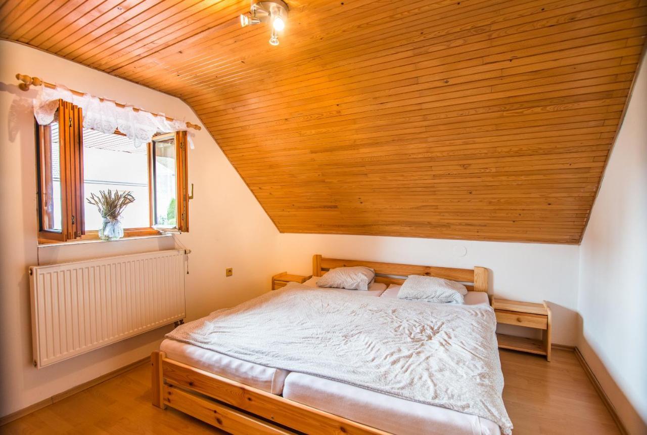Malovany Dvorecek Dolní Dunajovice Exteriör bild